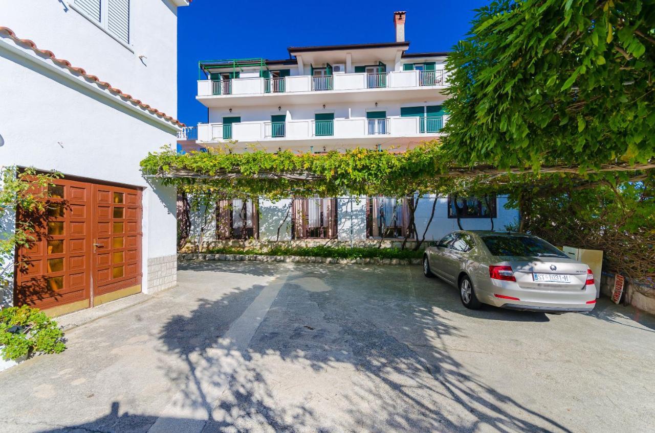 Apartments Anica J Lopar Bagian luar foto