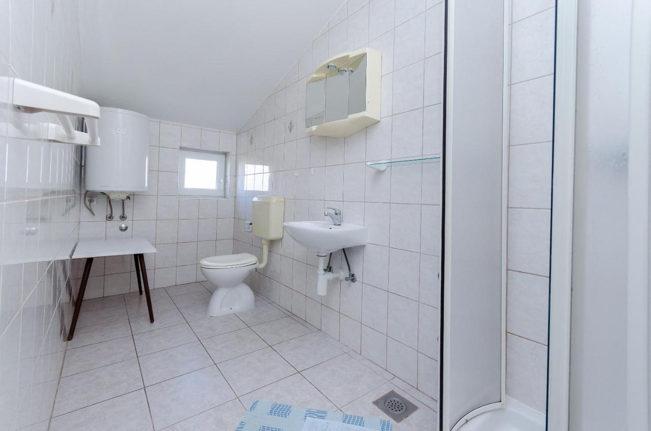Apartments Anica J Lopar Bagian luar foto