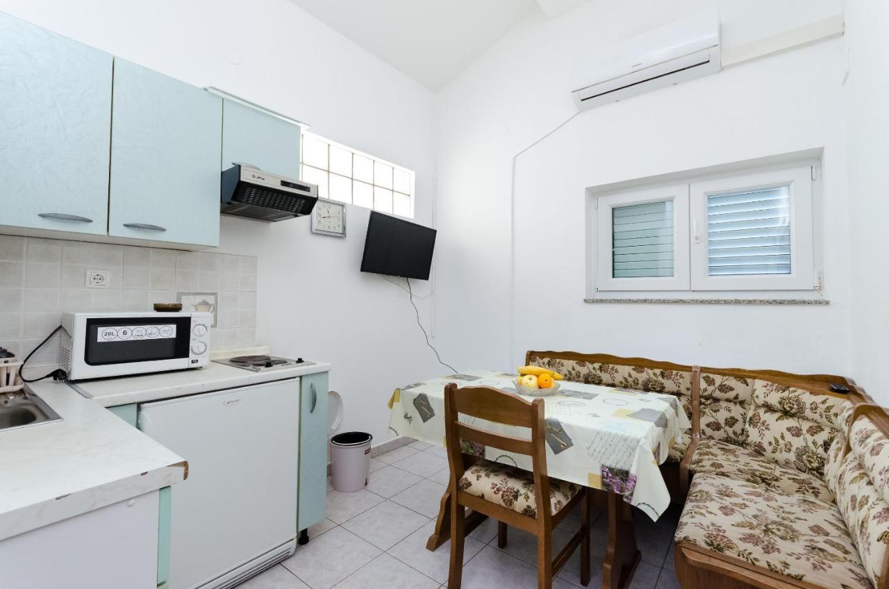 Apartments Anica J Lopar Bagian luar foto