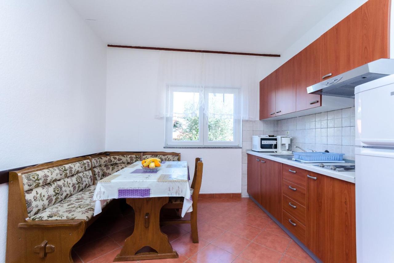 Apartments Anica J Lopar Bagian luar foto