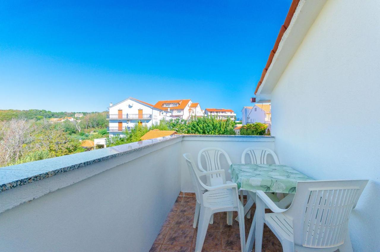 Apartments Anica J Lopar Bagian luar foto