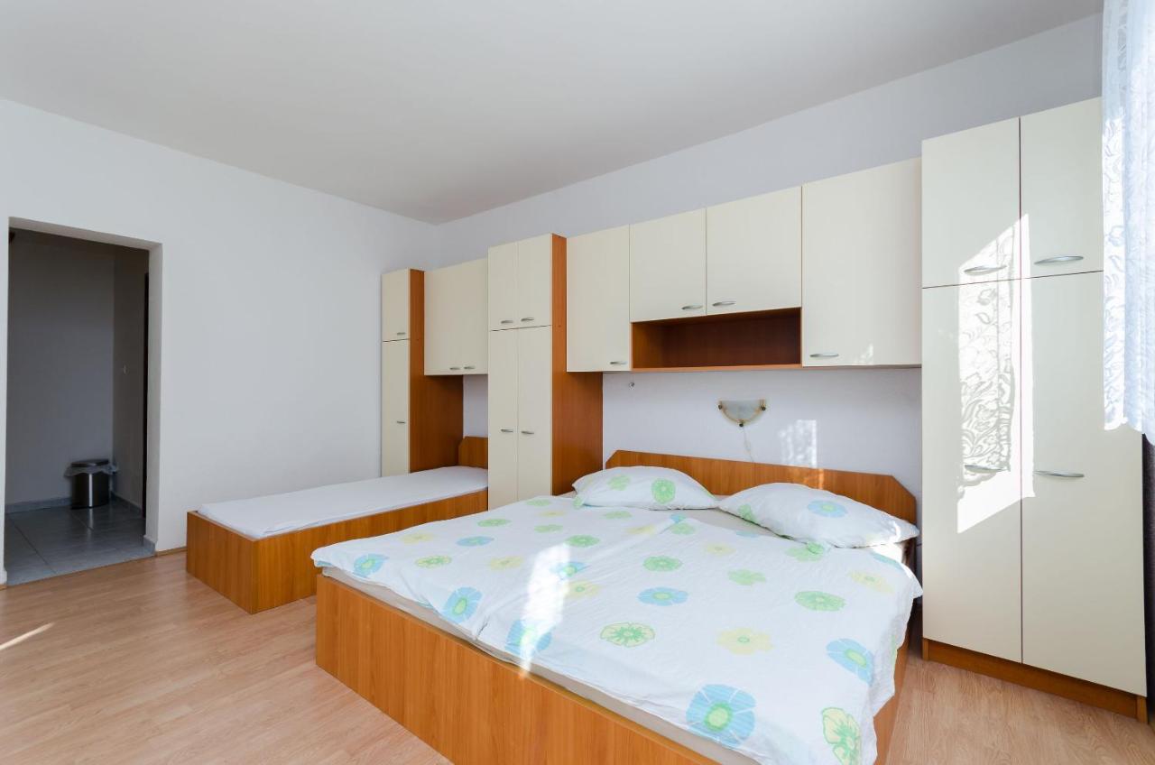 Apartments Anica J Lopar Bagian luar foto
