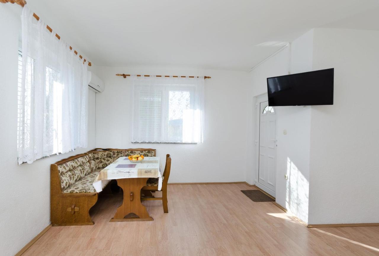 Apartments Anica J Lopar Bagian luar foto