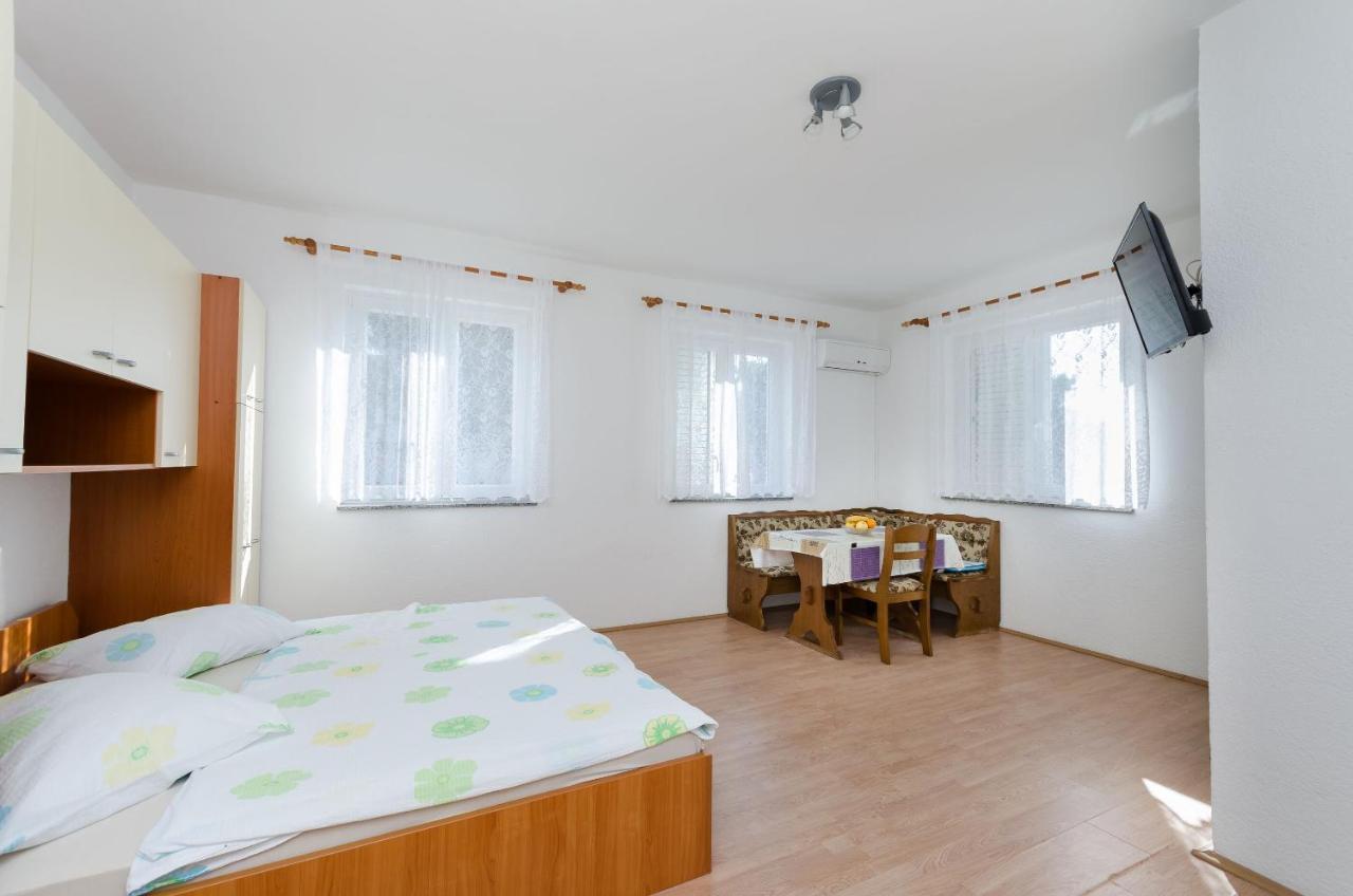 Apartments Anica J Lopar Bagian luar foto